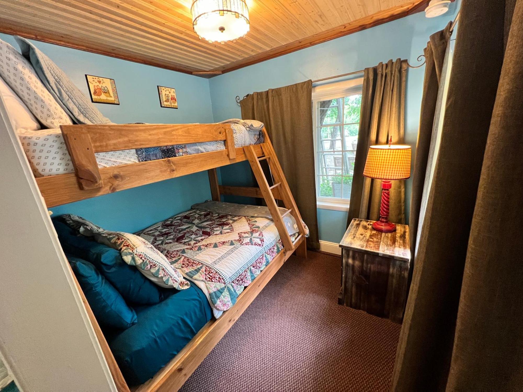 Sherwood Court Cottages & Guest Rooms Eureka Springs Exterior foto